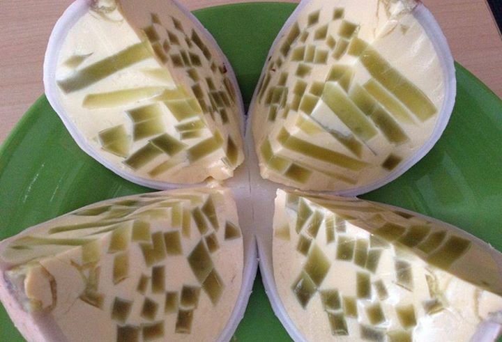 Cách làm bánh flan dừa lá dứa và bánh flan sầu riêng tại nhà cho bé