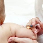 Trẻ bị sốt sau khi tiêm phòng – Cách xử trí và hạ sốt cho bé
