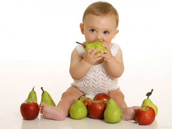 Cho trẻ ăn hoa quả, trái cây đúng cách như thế nào?