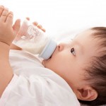 Trẻ bị dị ứng sữa bột công thức – Nguyên nhân, dấu hiệu và dinh dưỡng thay thế
